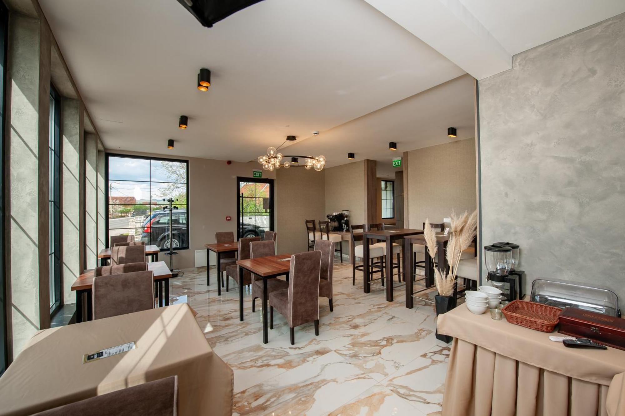 Hotel Kralj Кралево Екстериор снимка