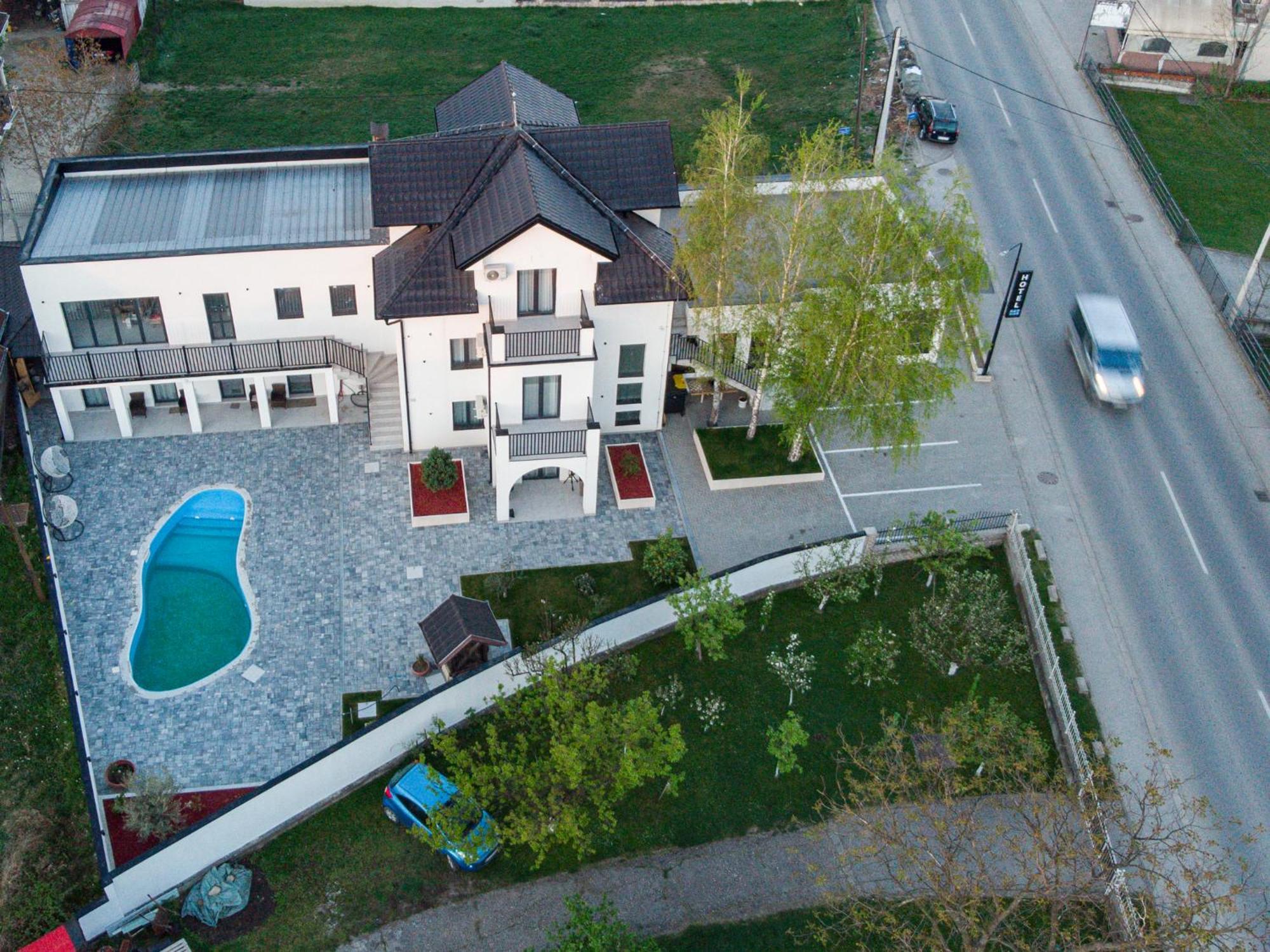 Hotel Kralj Кралево Екстериор снимка